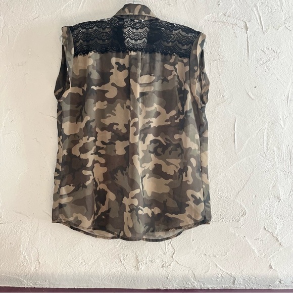 BUFFALO David Bitton Sleeveless Camouflage Blouse Size Large - Picture 2 of 7